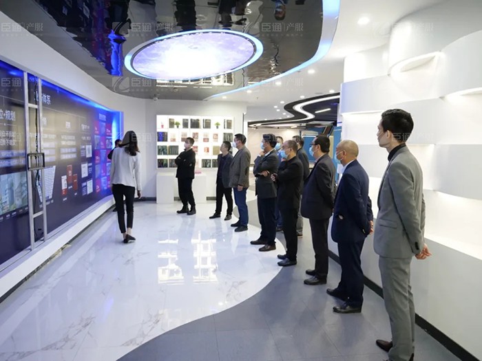 成都天府新區(qū)新能源新材料產業(yè)功能區(qū)管委會及浩旺集團領導到訪臣通 成都天府新區(qū)新能源新材料產業(yè)功能區(qū)管委會及浩旺集團領導到訪臣通